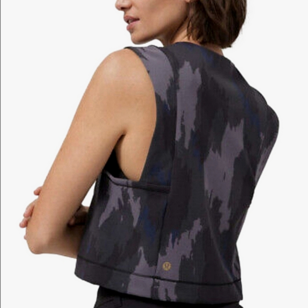 🆕 LULULEMON▪️ROBERT GELLER "TAKE THE MOMENT" GRAY & BLACK CAMO CROPPED TOP - Picture 2 of 7